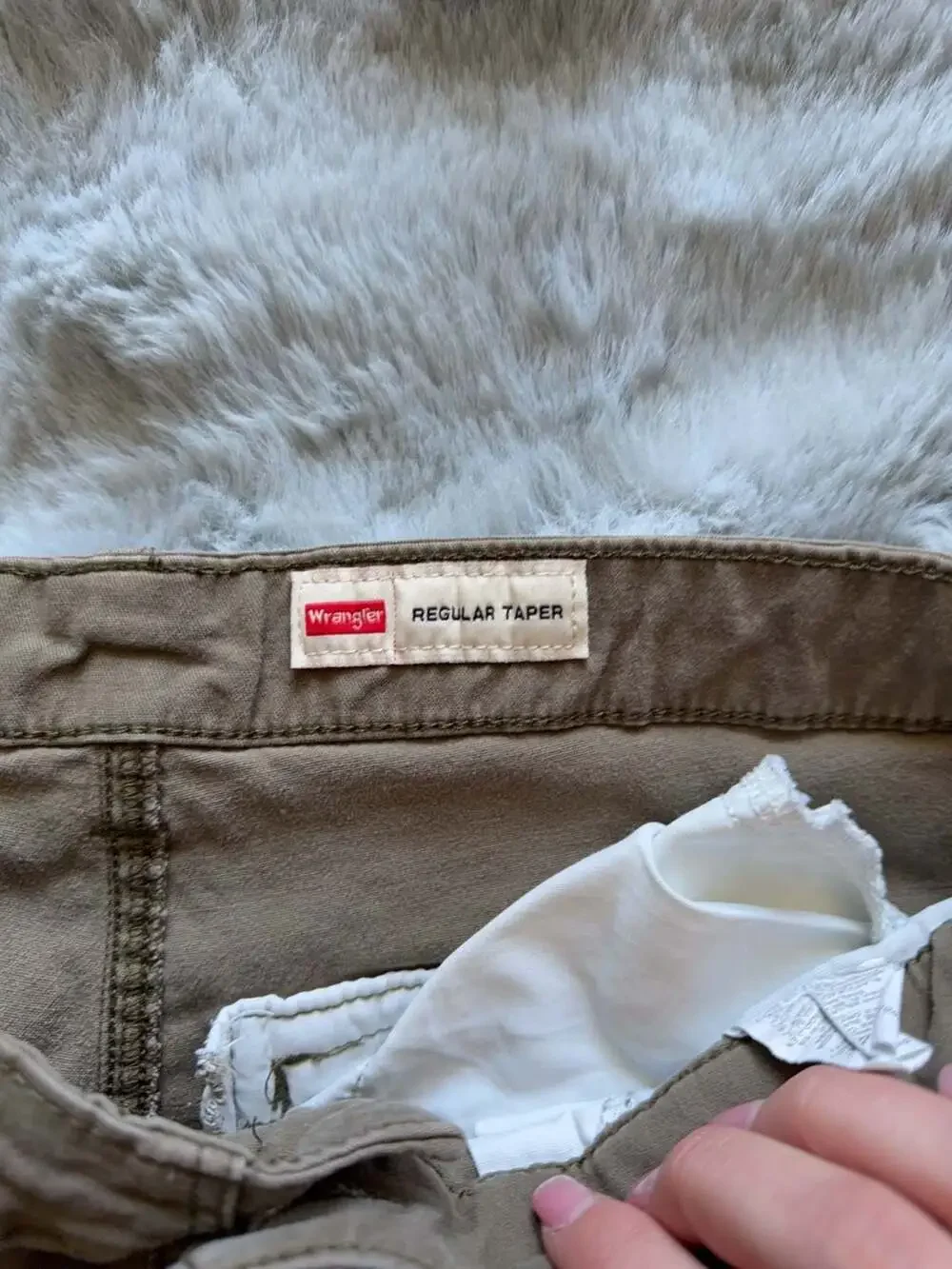 Wrangler Y2K Regular Taper Cargo Pants in Khaki Brown - Picture 2 of 7